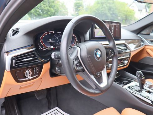 Used 2023 BMW 530e xDrive w/ Premium Package AWD/4WD image 10