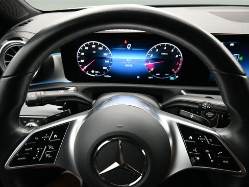 Used 2025 Mercedes-Benz CLA 250 image 13
