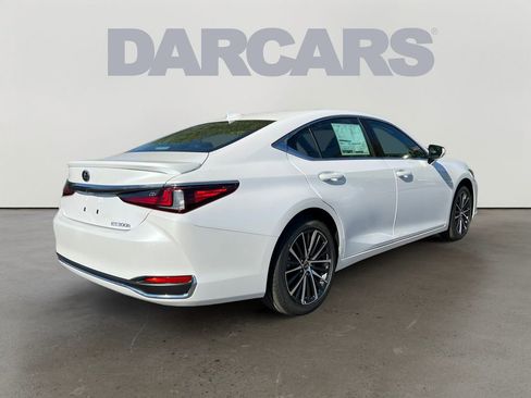 New 2025 Lexus ES 300h w/ Premium Package image 2