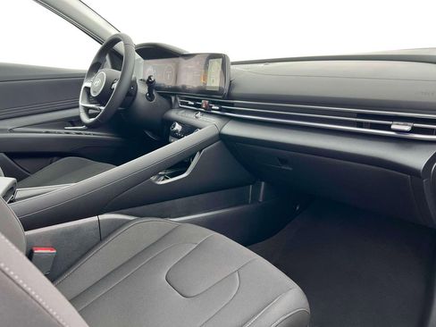 New 2025 Hyundai Elantra SEL image 15