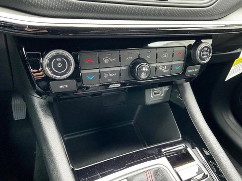 New 2026 Jeep Compass Trailhawk w/ Sun, Sound & Navigation Group image 21