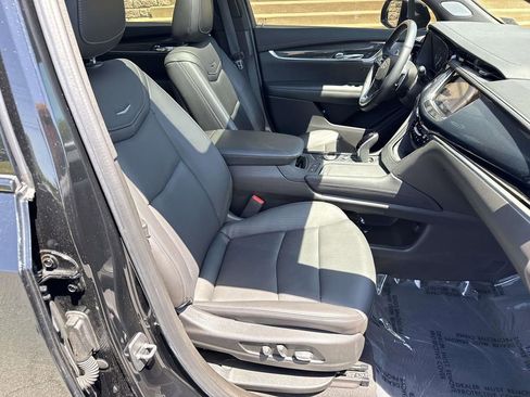 Used 2023 Cadillac XT6 Sport w/ Technology Package AWD/4WD image 7