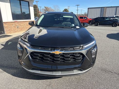 Used 2025 Chevrolet Trax LT image 10