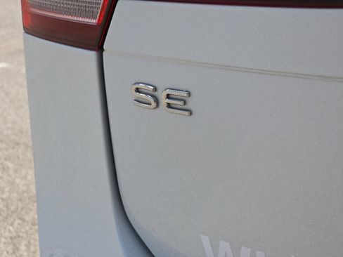 Used 2024 Volkswagen Tiguan SE R-Line AWD/4WD image 13