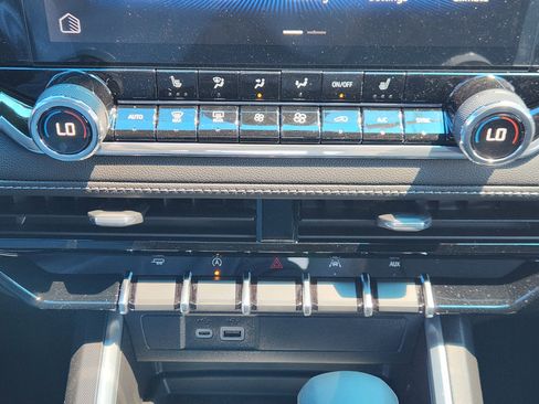 New 2025 Chevrolet Colorado LT w/ LT Convenience Package image 14