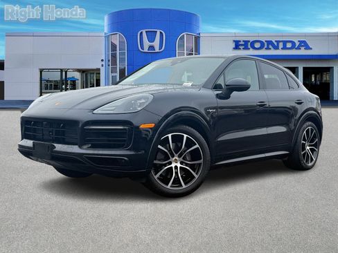Used 2022 Porsche Cayenne Base image 2