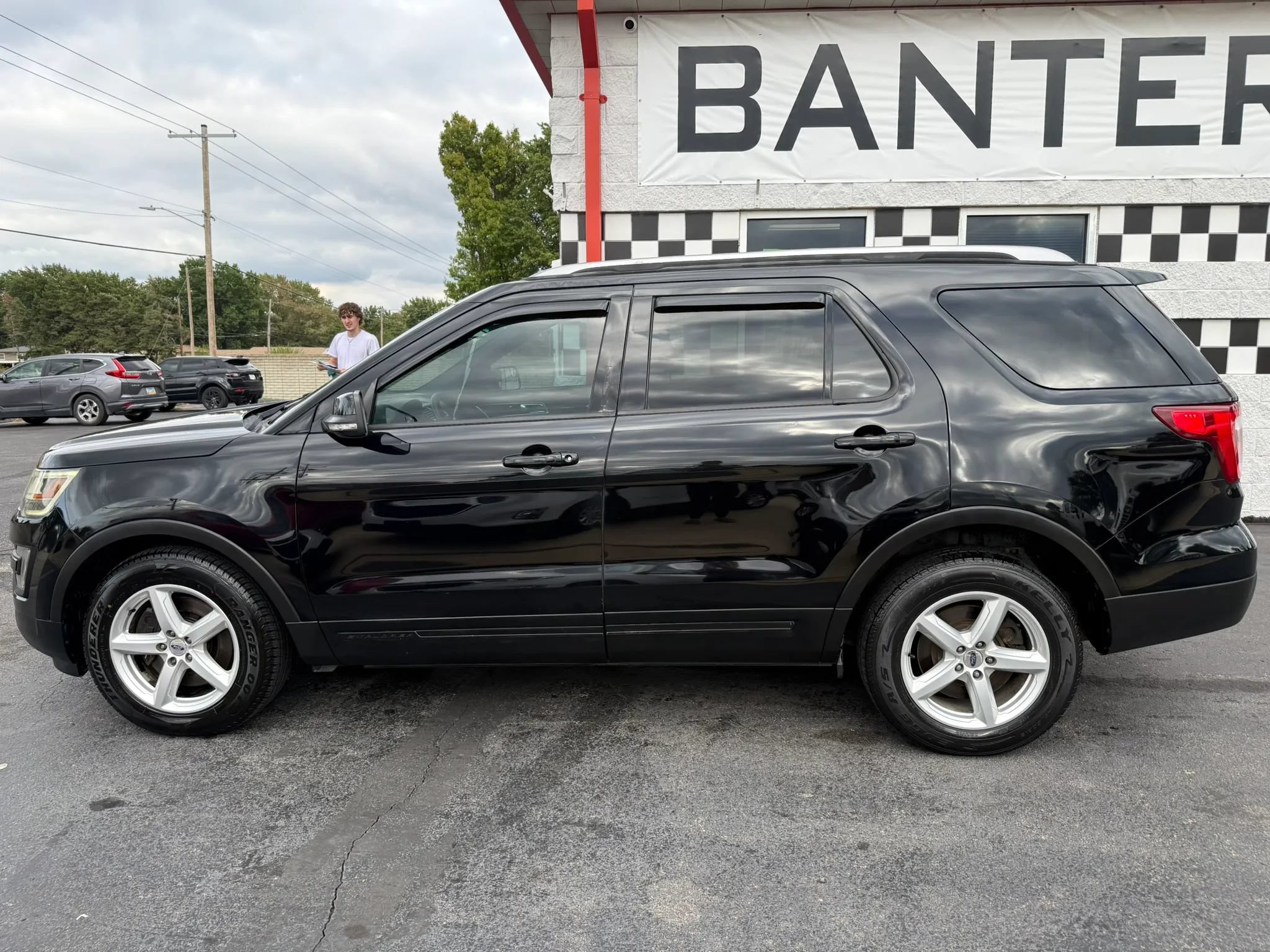 Used 2016 Ford Explorer XLT w/ Equipment Group 202A AWD/4WD image 5