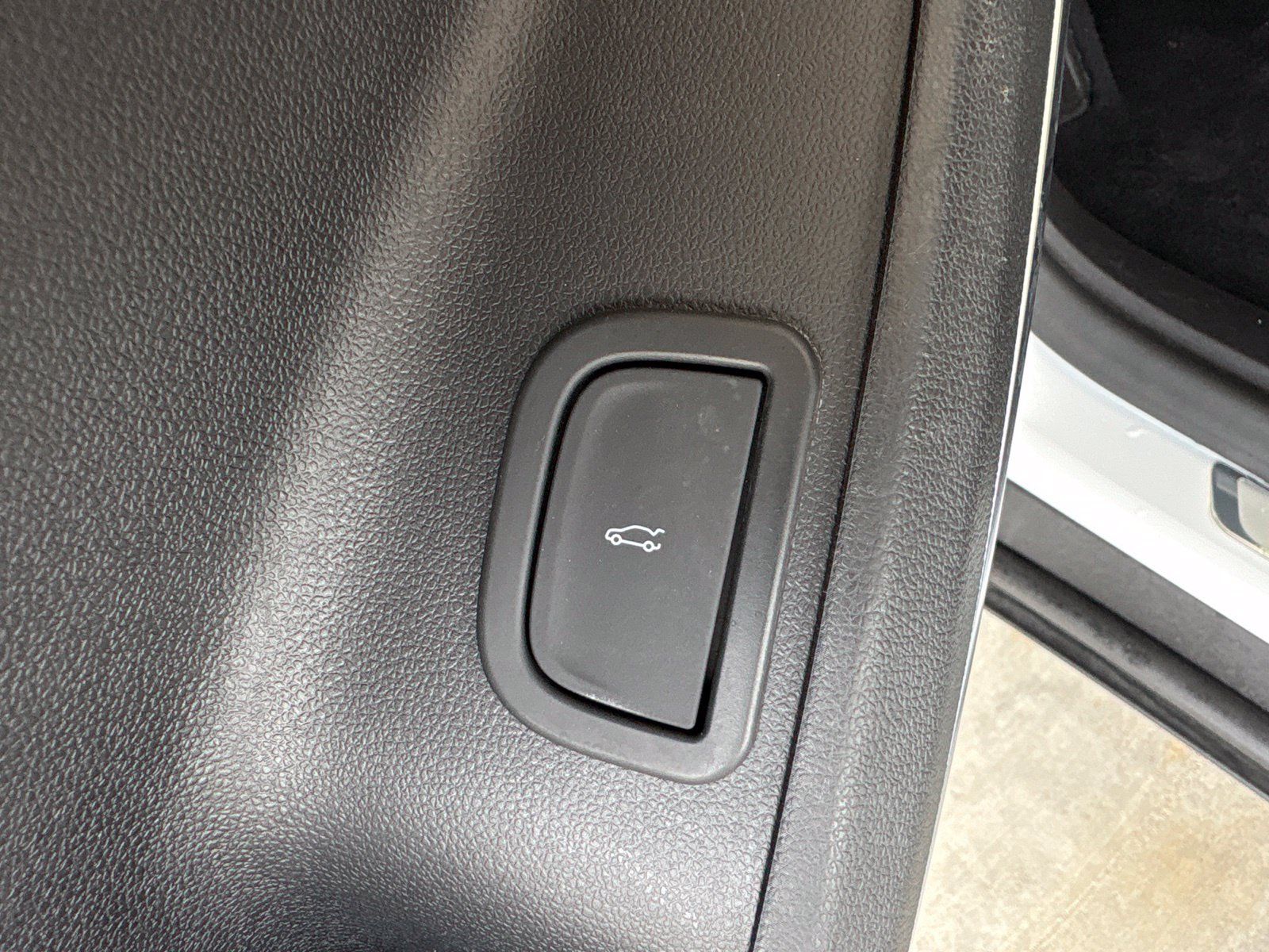 Used 2025 Buick Enclave Preferred FWD image 12