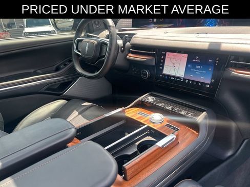 Used 2025 Lincoln Navigator Black Label AWD/4WD image 11