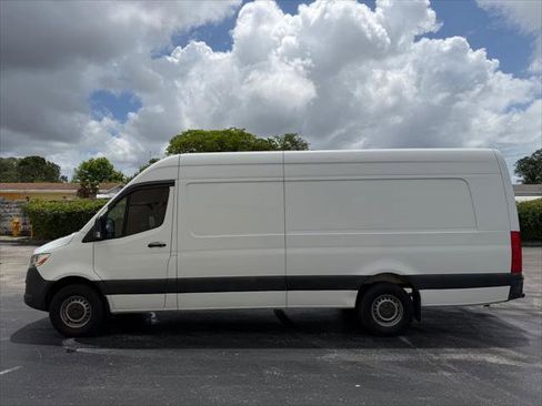 Used 2021 Mercedes-Benz Sprinter 2500 image 3