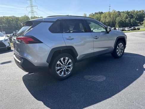 Used 2021 Toyota RAV4 XLE Premium FWD image 5
