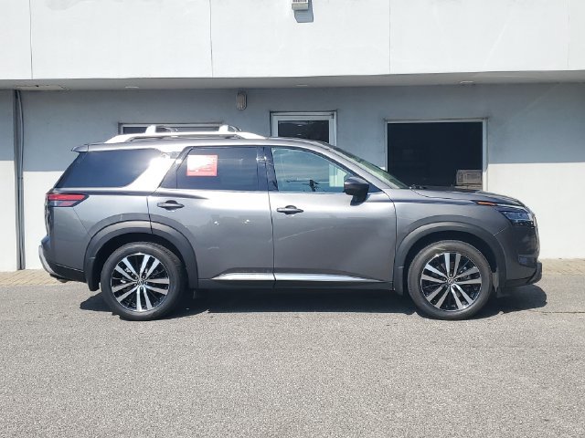 Certified 2024 Nissan Pathfinder Platinum w/ Cargo Package FWD image 7