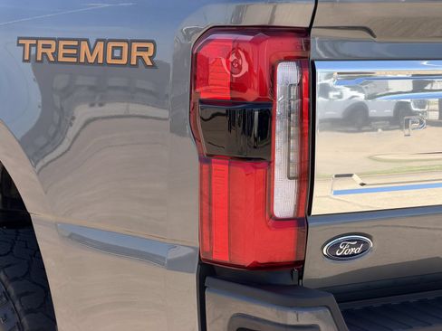 Used 2024 Ford F250 Platinum w/ Tremor Off-Road Package AWD/4WD image 13