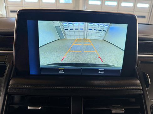 Used 2023 Chevrolet Suburban Premier RWD image 21