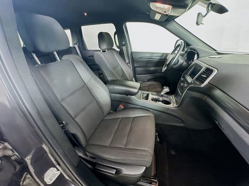 Used 2019 Jeep Grand Cherokee Laredo w/ Security & Convenience Group AWD/4WD image 34