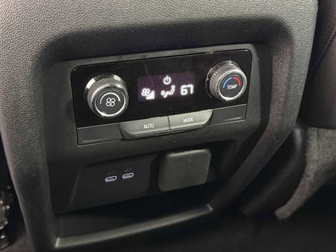 Certified 2024 Chevrolet Traverse LT image 44