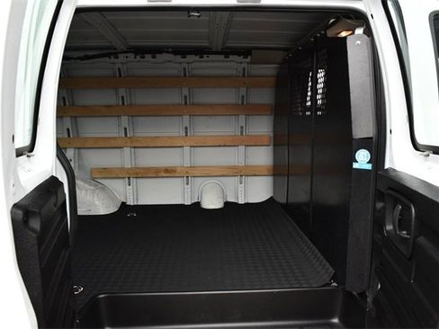 Used 2024 GMC Savana 2500 w/ Driver Convenience Package image 18