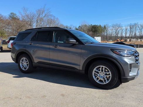 New 2026 Ford Explorer Active w/ Active Comfort Package image 2