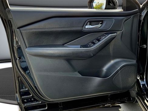 Certified 2024 Nissan Rogue SL image 20