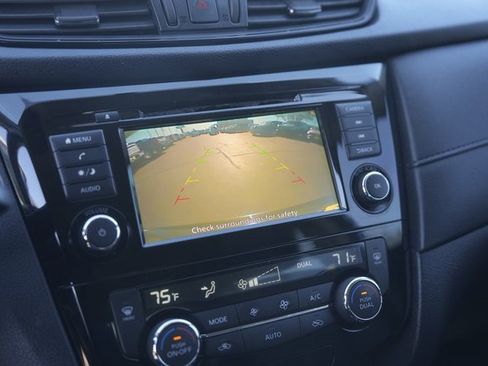 Used 2018 Nissan Rogue SV image 26