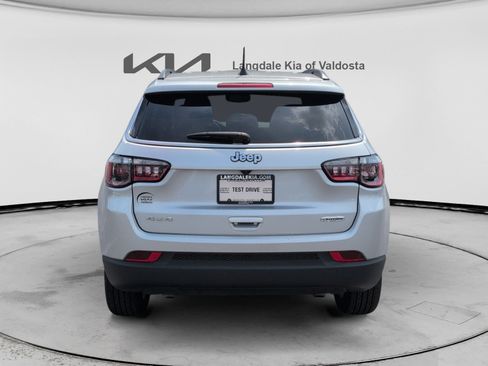 Used 2025 Jeep Compass Latitude AWD/4WD image 8