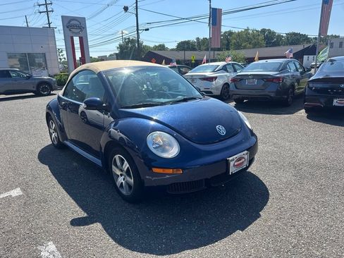 Used 2006 Volkswagen Beetle Convertible w/ Package 1 FWD image 3