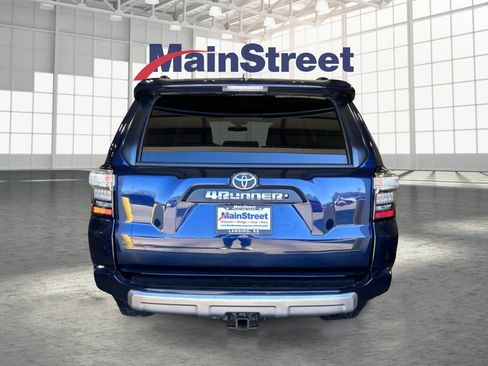 Used 2018 Toyota 4Runner TRD Off-Road Premium image 4