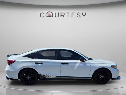 Used 2025 Honda Civic Sport image 7