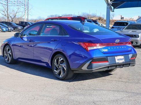 Used 2024 Hyundai Elantra Limited image 5