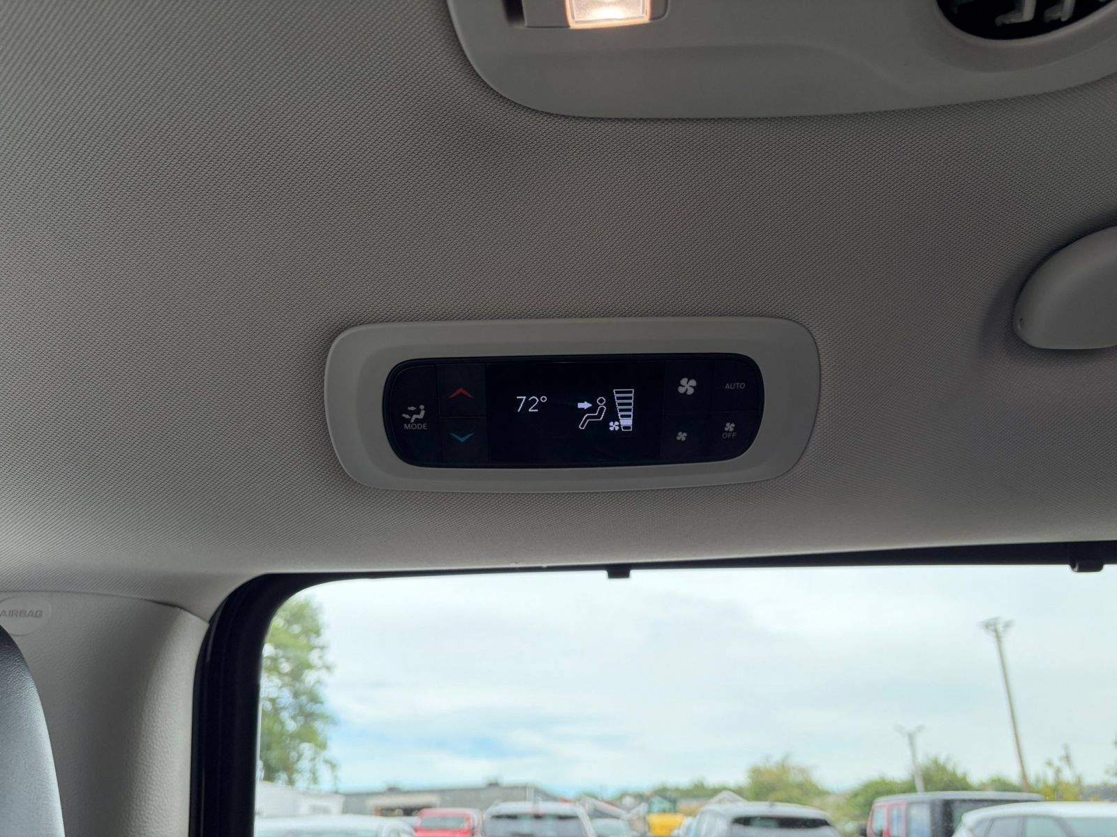 Used 2024 Chrysler Pacifica Touring-L FWD image 22