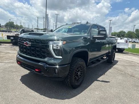 New 2026 Chevrolet Silverado 2500 ZR2 w/ LPO, Dark Essentials Package AWD/4WD image 7