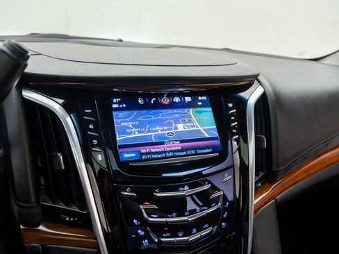Used 2019 Cadillac Escalade Luxury image 27