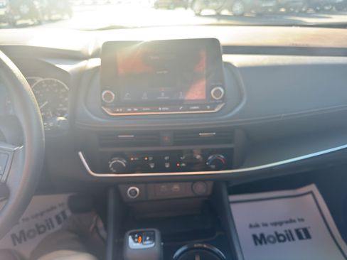 Used 2023 Nissan Rogue S image 12