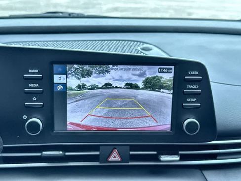 Used 2025 Hyundai Elantra SE FWD image 19