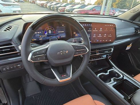 New 2027 Chevrolet Traverse Z71 w/ Enhanced Driving Package AWD/4WD image 4
