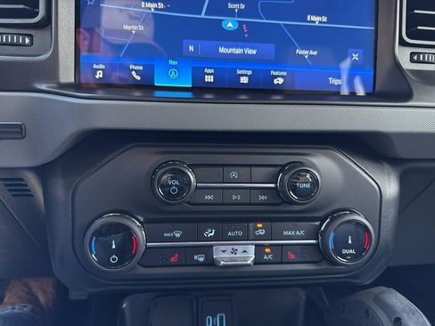 Used 2022 Ford Bronco Everglades image 19