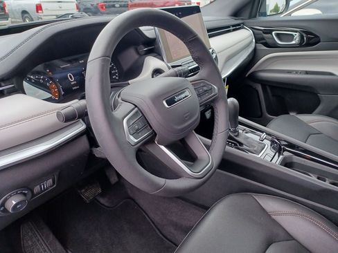 Used 2024 Jeep Compass Limited AWD/4WD image 9