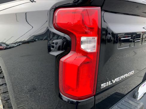 Used 2022 Chevrolet Silverado 1500 Custom image 24