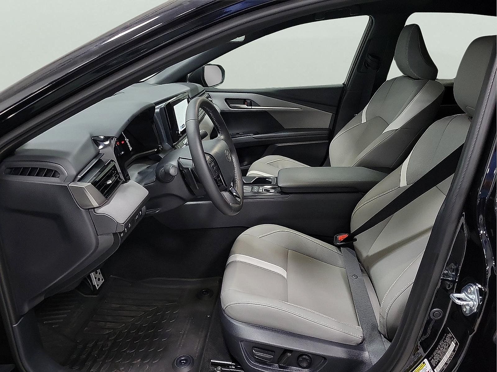 Certified 2026 Toyota Camry SE w/ Convenience Package FWD image 11