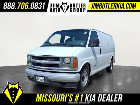 Used 2002 Chevrolet Express 2500 w/ Convenience Pkg 2 RWD image 1