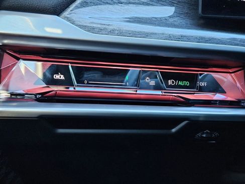 Used 2023 BMW 760i xDrive image 21