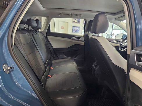 New 2025 Volkswagen Taos SE image 12