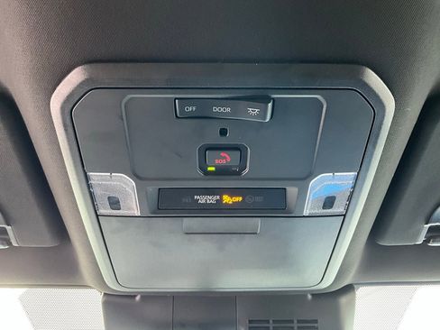 Used 2025 Toyota Tacoma TRD Off-Road image 15