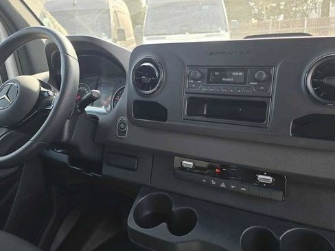 Used 2025 Mercedes-Benz Sprinter 2500 image 11