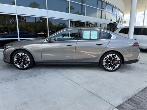 Used 2026 BMW 530i RWD image 2