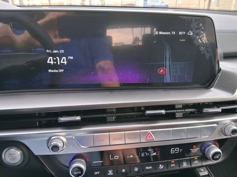 Used 2025 Kia Telluride S image 14