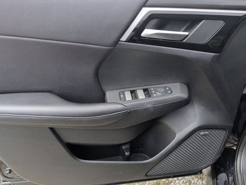 Used 2025 Mitsubishi Outlander SE FWD image 11