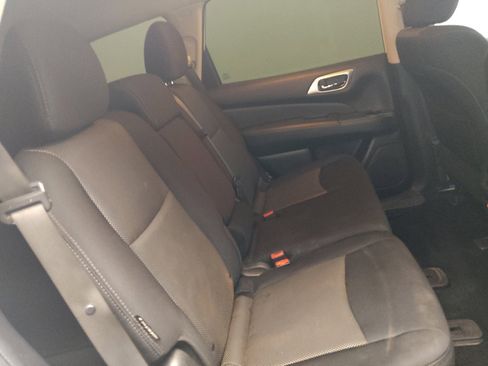 Used 2019 Nissan Pathfinder SV AWD/4WD image 19