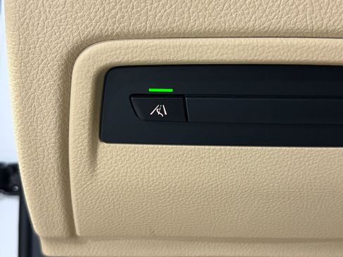 Used 2018 BMW 330i 330i w/ Convenience Package image 17