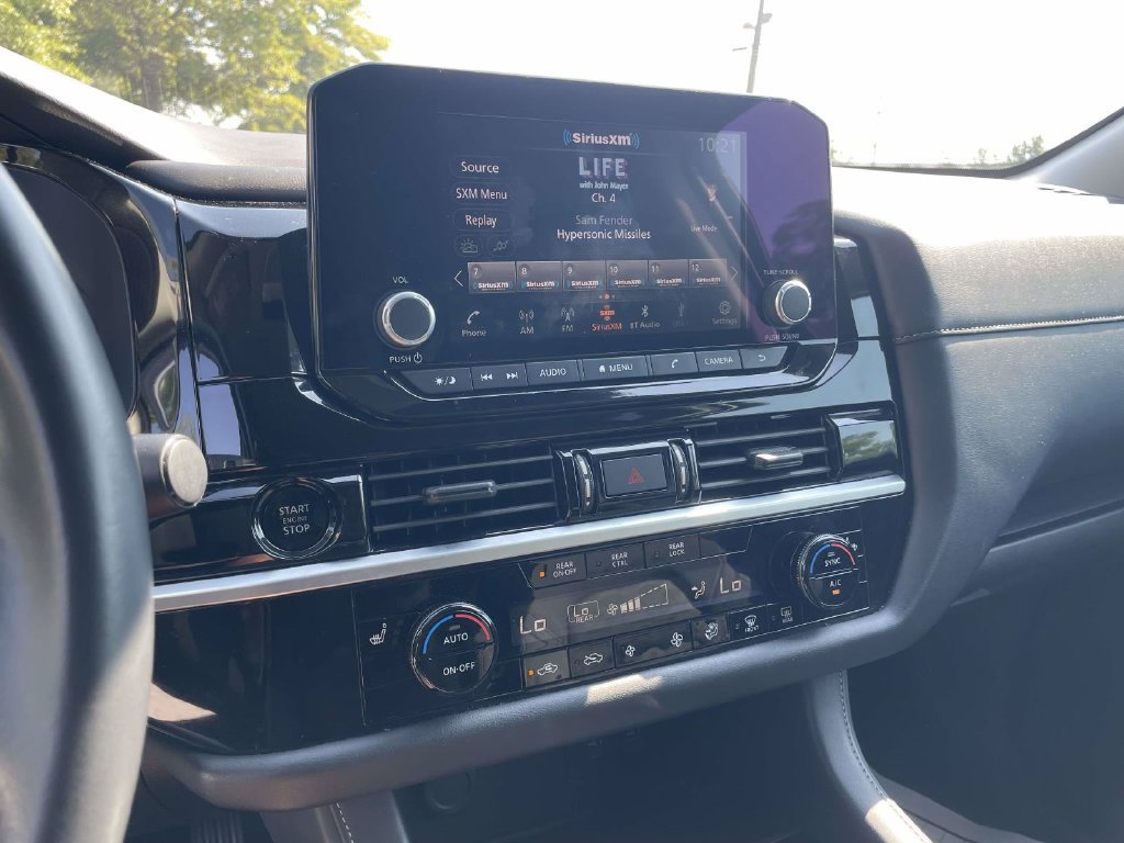 Used 2025 Nissan Pathfinder SV FWD image 23
